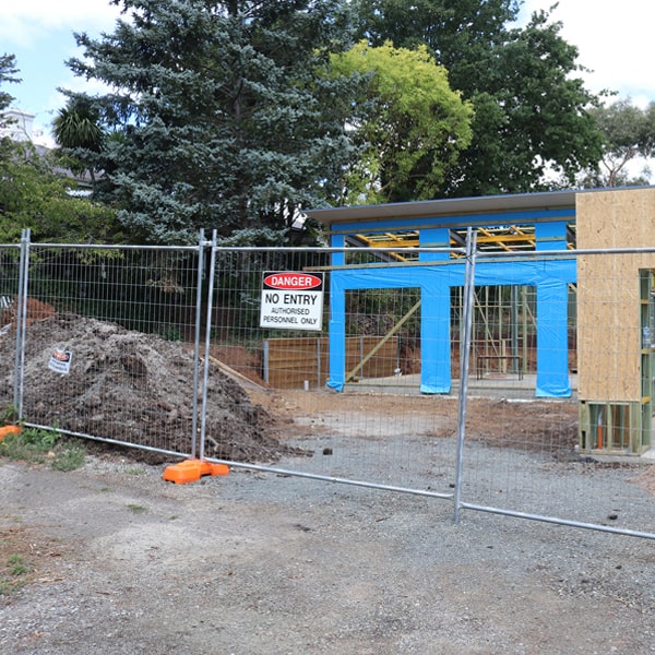 do you deliver and set up temporary fencing and what's the cost for this in Grants Pass